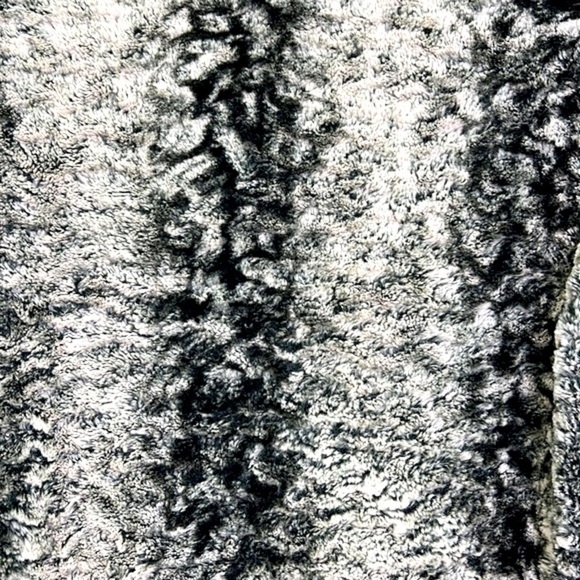 Chelsea & Violet - Black And White Teddy Soft Hook &  Eye Lined Coat Size Small - Picture 11 of 11